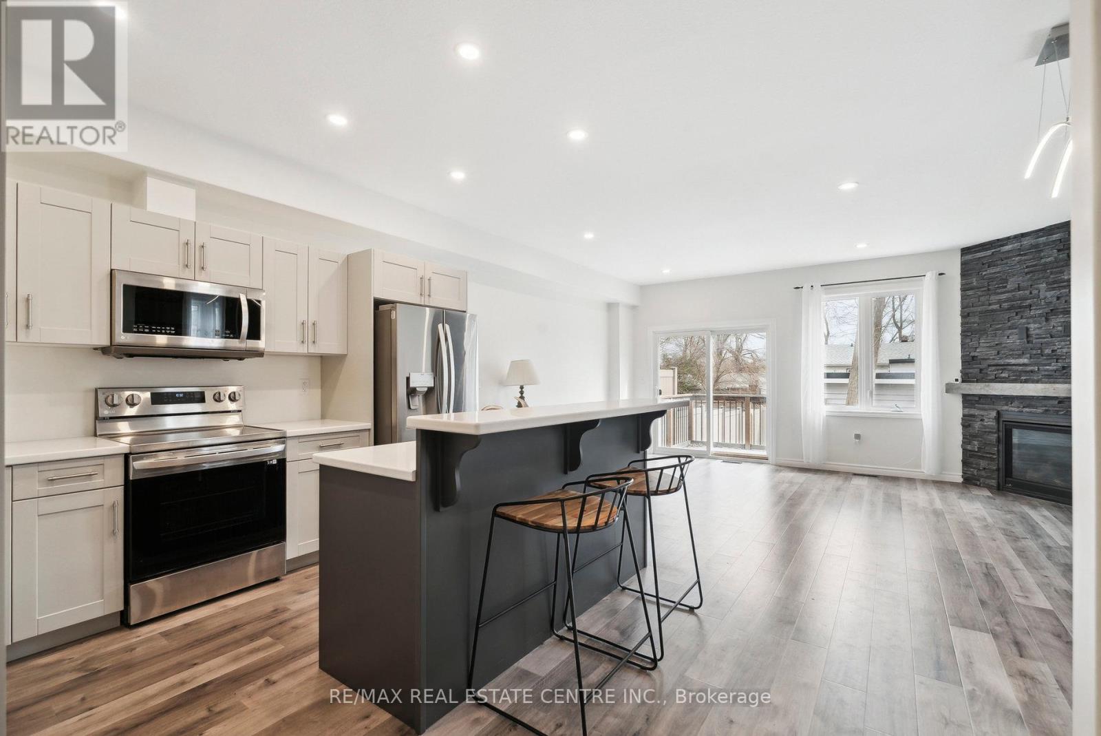 144 Memorial Avenue, Orillia, Ontario  L3C 5X2 - Photo 6 - S12448645