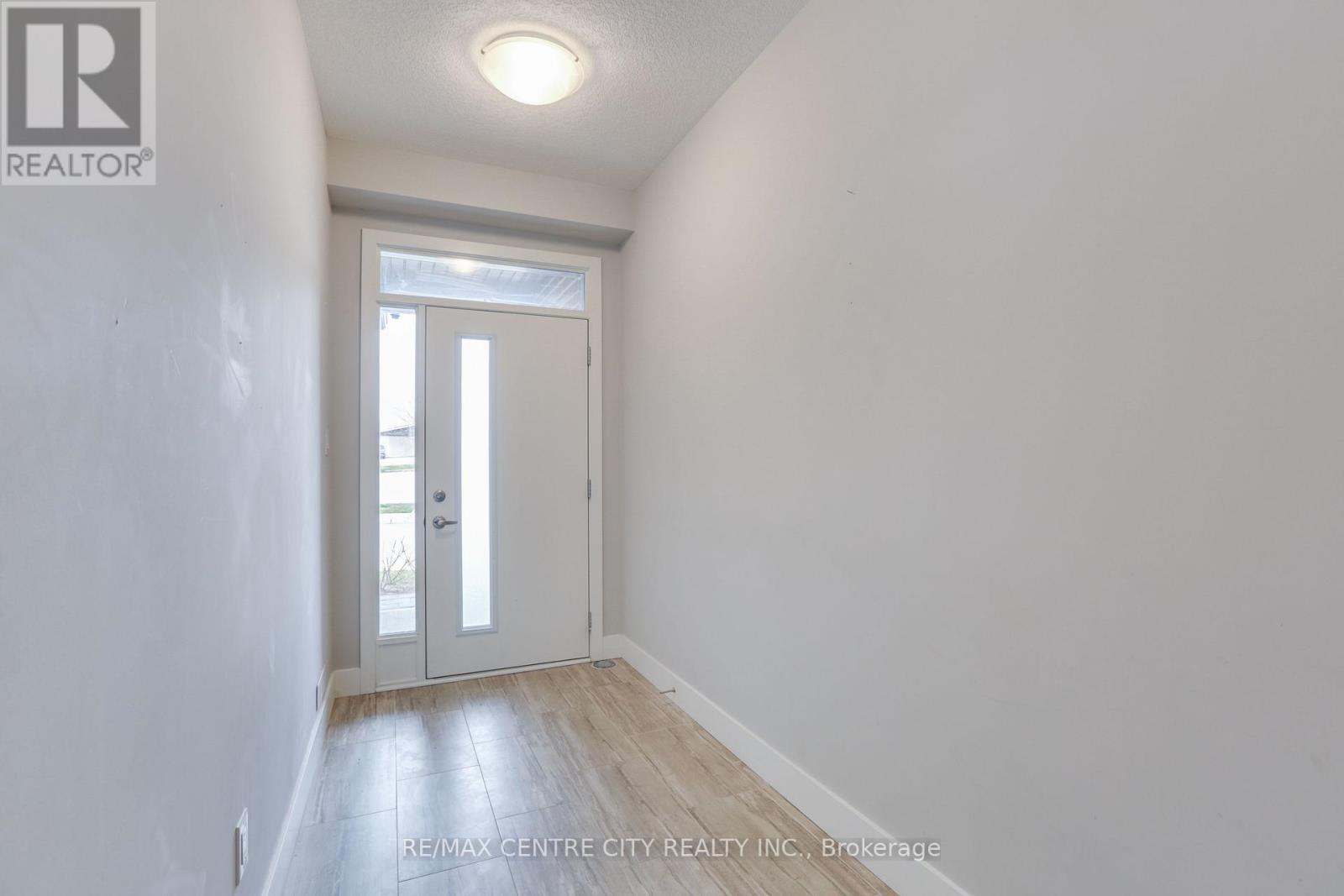106 - 2070 Meadowgate Boulevard, London South, Ontario  N6M 1C6 - Photo 4 - X12448667