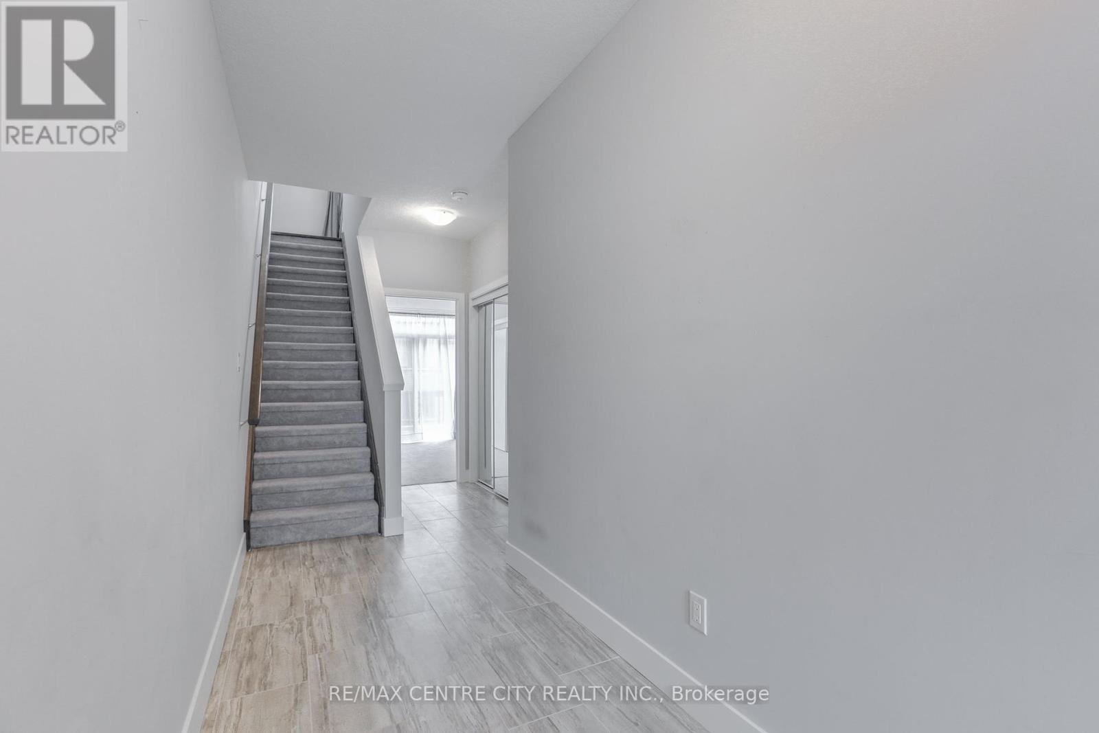 106 - 2070 Meadowgate Boulevard, London South, Ontario  N6M 1C6 - Photo 5 - X12448667