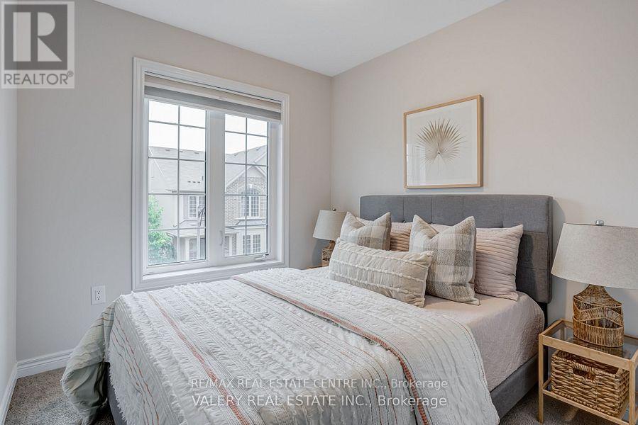 389 Hardwick Common Drive, Oakville, Ontario  L6H 0P7 - Photo 13 - W12448622