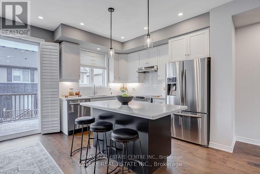 389 Hardwick Common Drive, Oakville, Ontario  L6H 0P7 - Photo 3 - W12448622