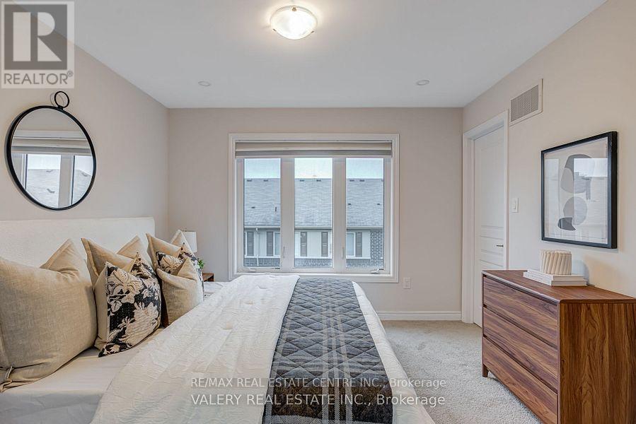 389 Hardwick Common Drive, Oakville, Ontario  L6H 0P7 - Photo 8 - W12448622