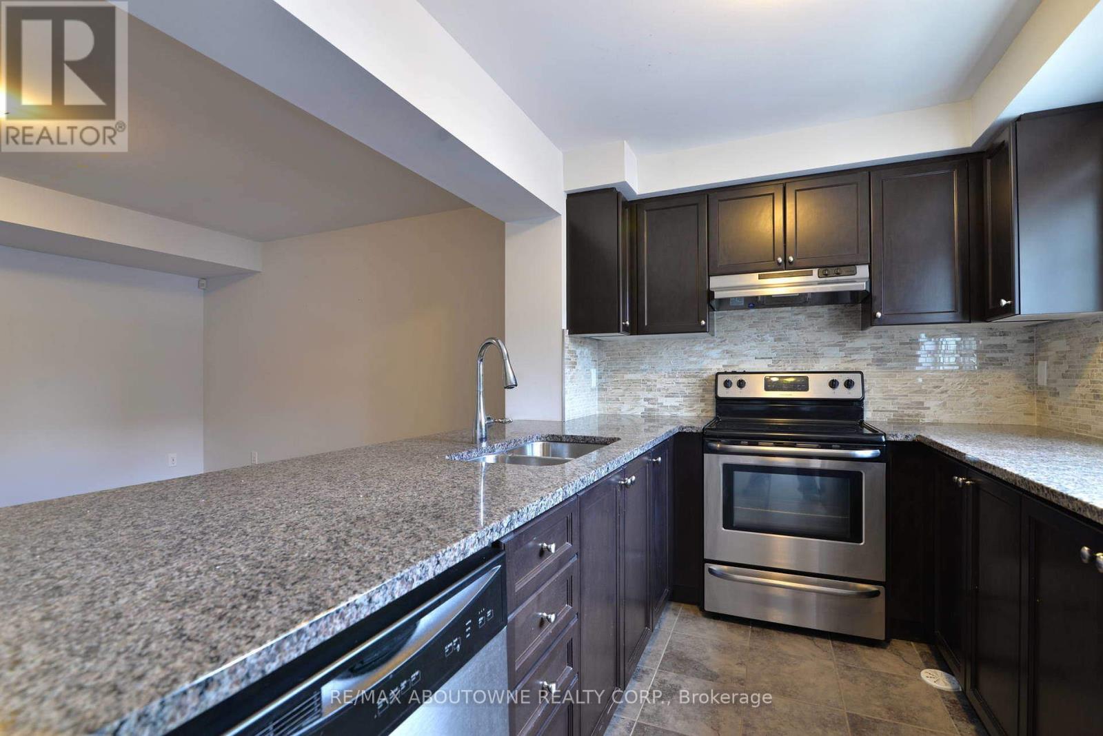 3062 Gardenia Gate, Oakville, Ontario  L6M 0Y8 - Photo 11 - W12448624