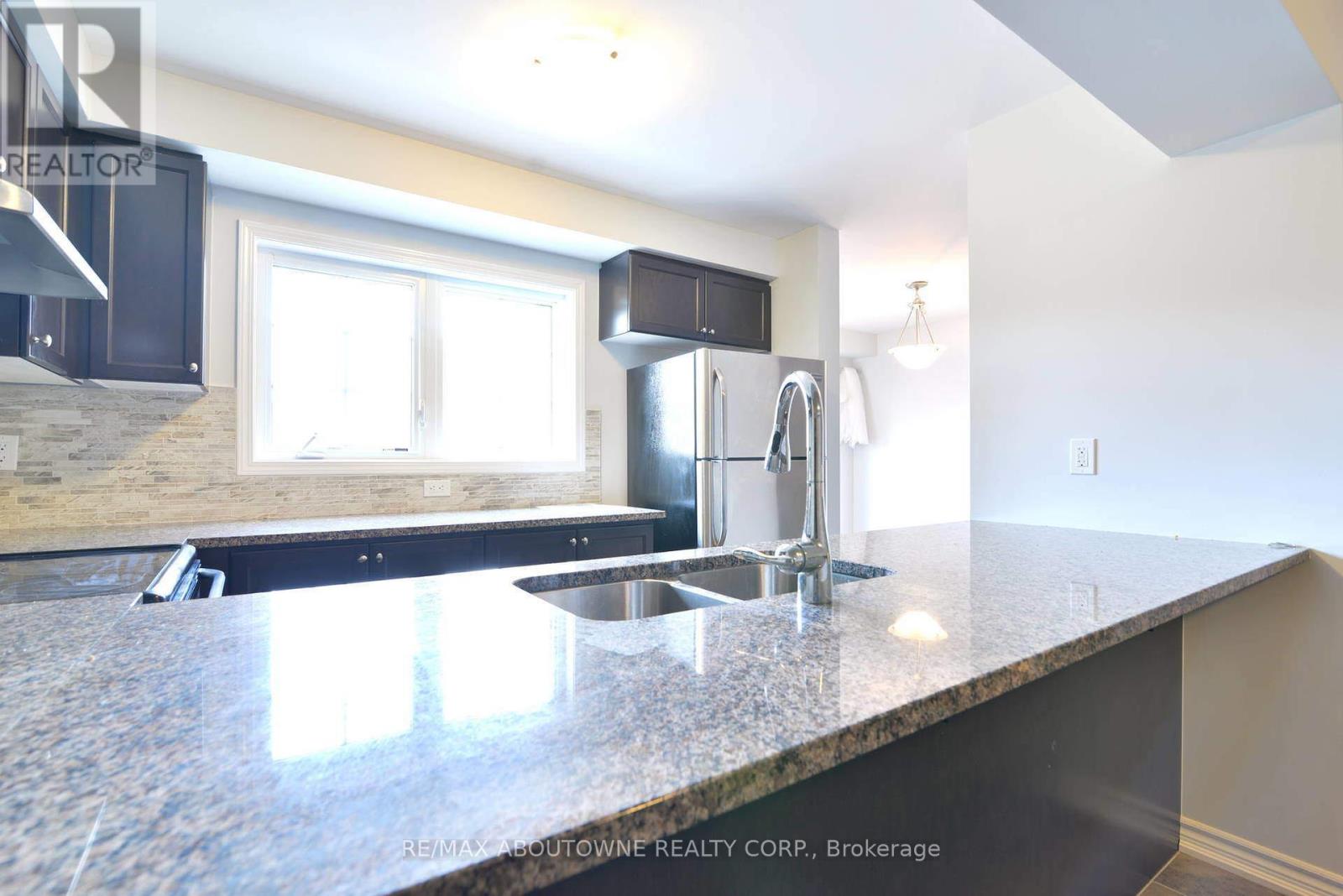 3062 Gardenia Gate, Oakville, Ontario  L6M 0Y8 - Photo 13 - W12448624
