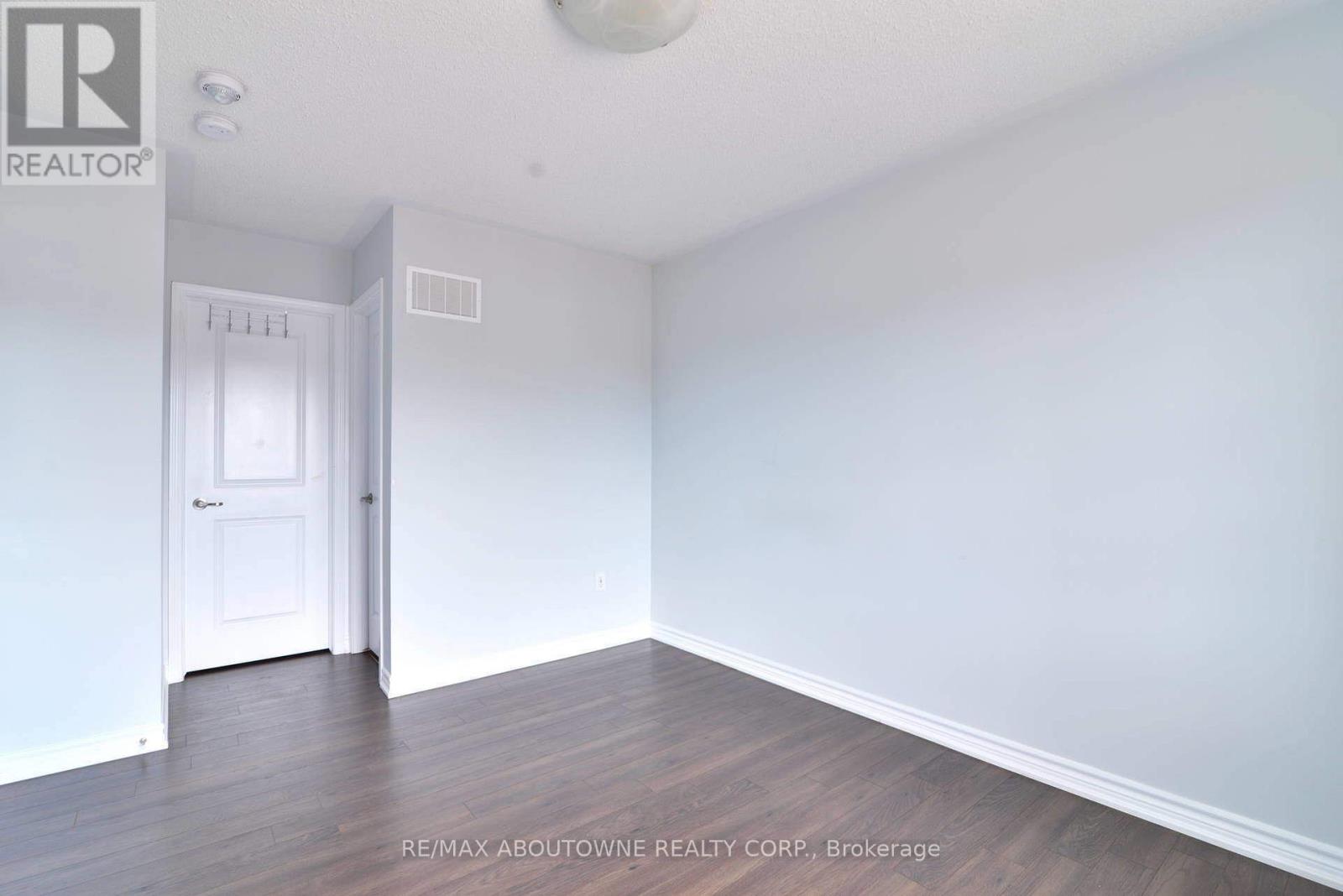 3062 Gardenia Gate, Oakville, Ontario  L6M 0Y8 - Photo 18 - W12448624