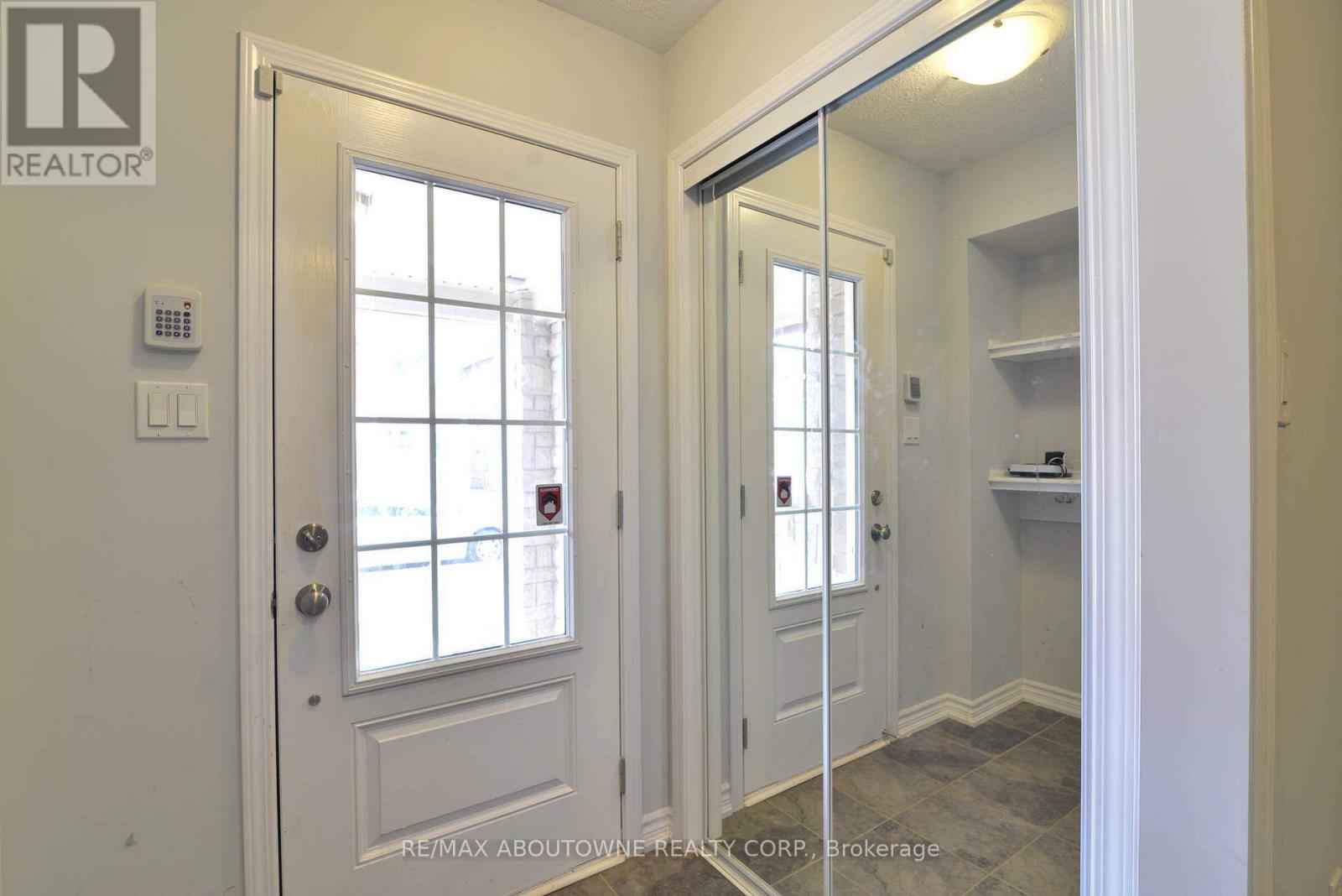 3062 Gardenia Gate, Oakville, Ontario  L6M 0Y8 - Photo 2 - W12448624