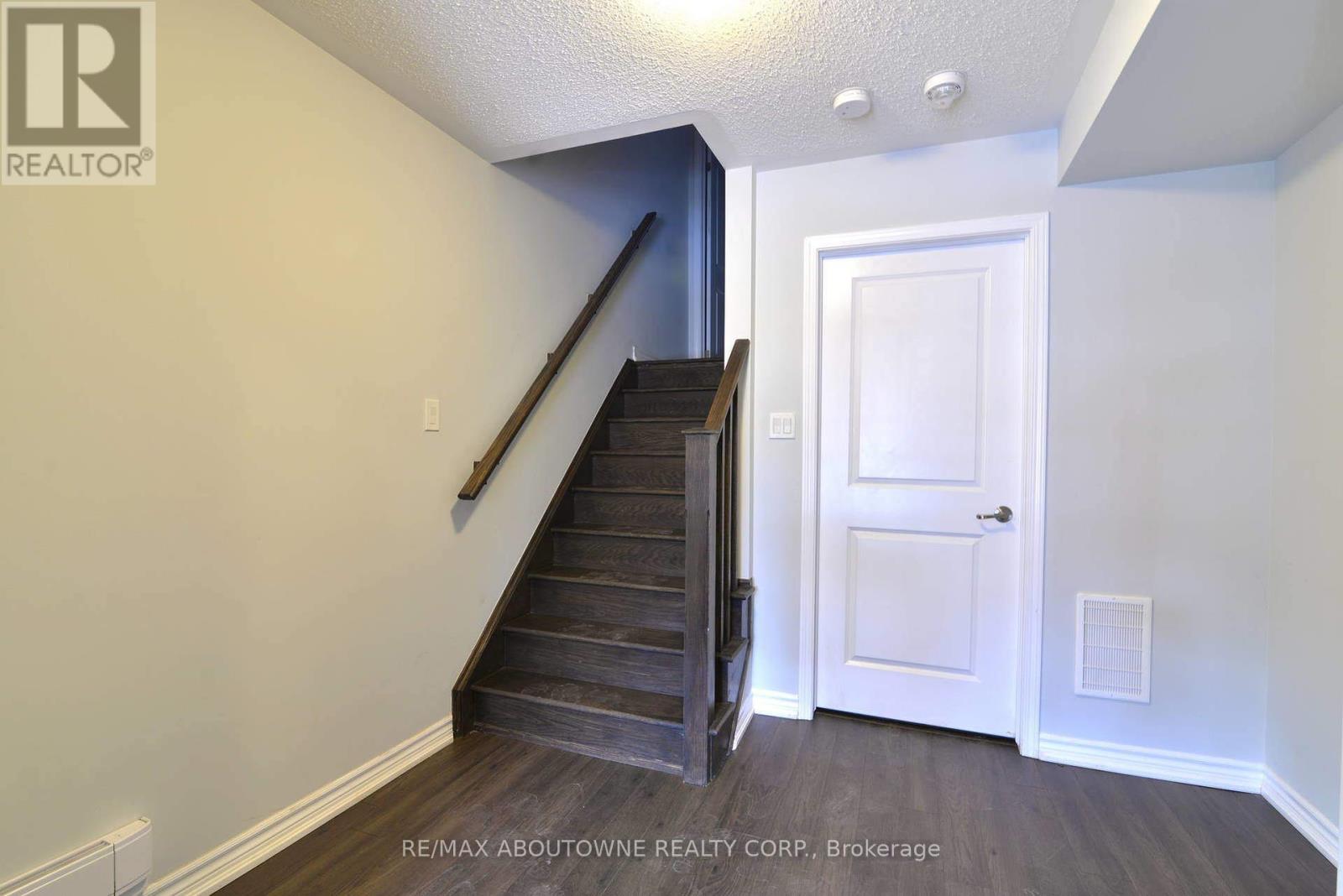 3062 Gardenia Gate, Oakville, Ontario  L6M 0Y8 - Photo 3 - W12448624