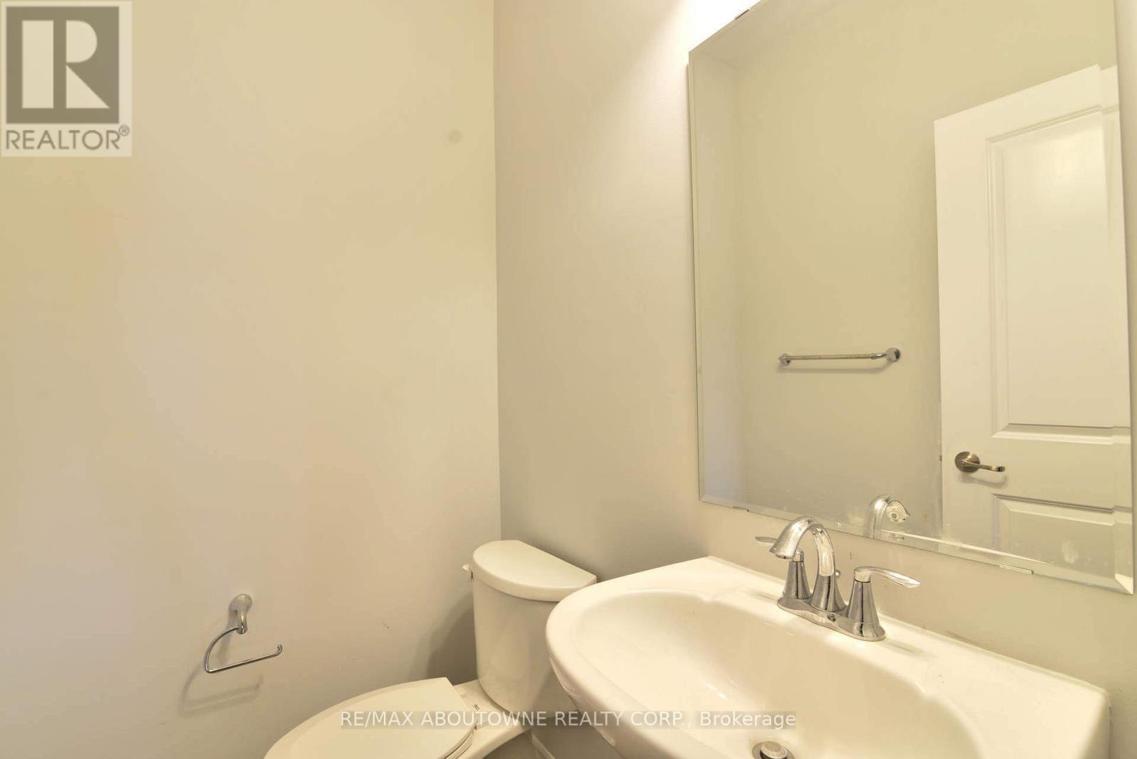 3062 Gardenia Gate, Oakville, Ontario  L6M 0Y8 - Photo 4 - W12448624