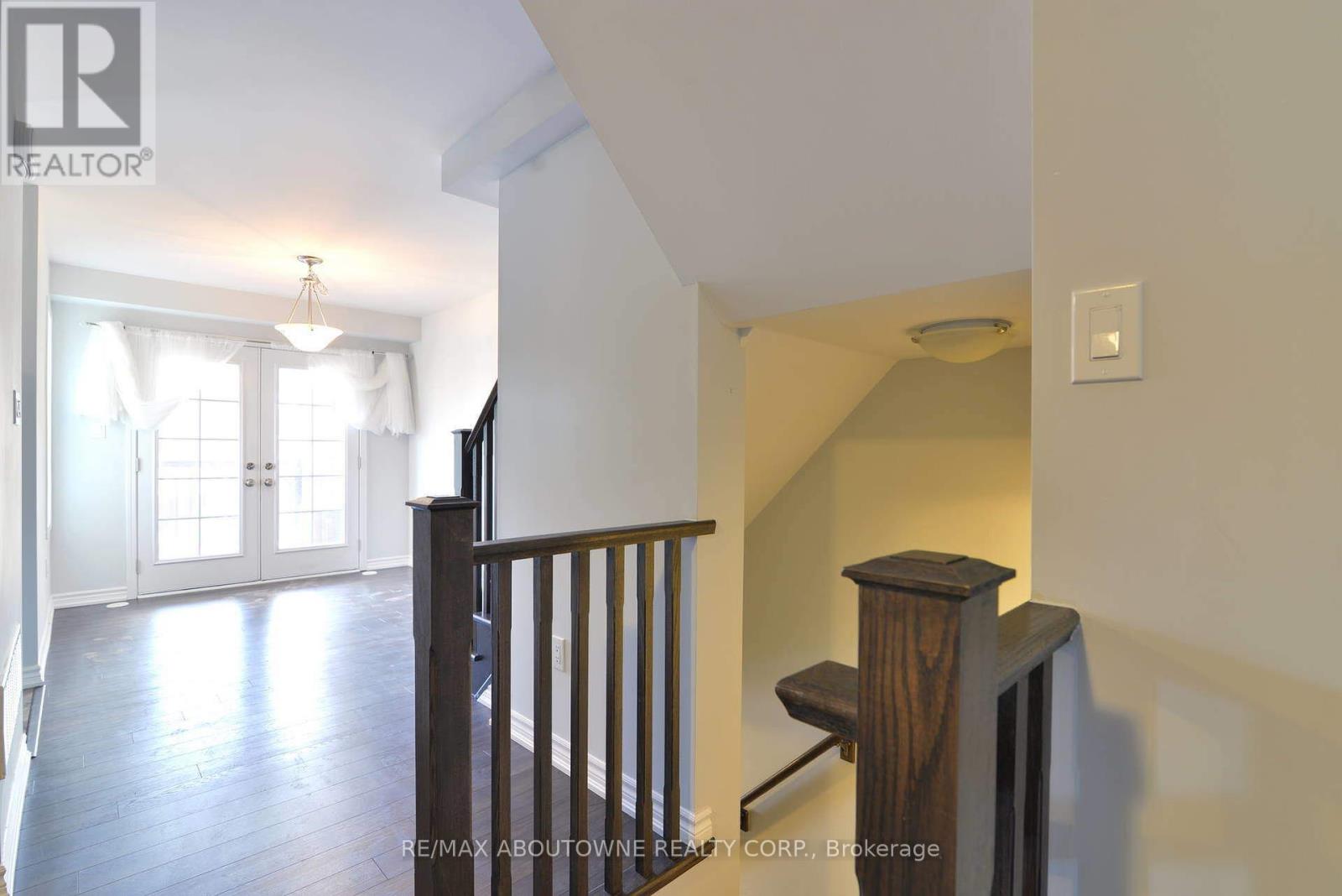 3062 Gardenia Gate, Oakville, Ontario  L6M 0Y8 - Photo 5 - W12448624