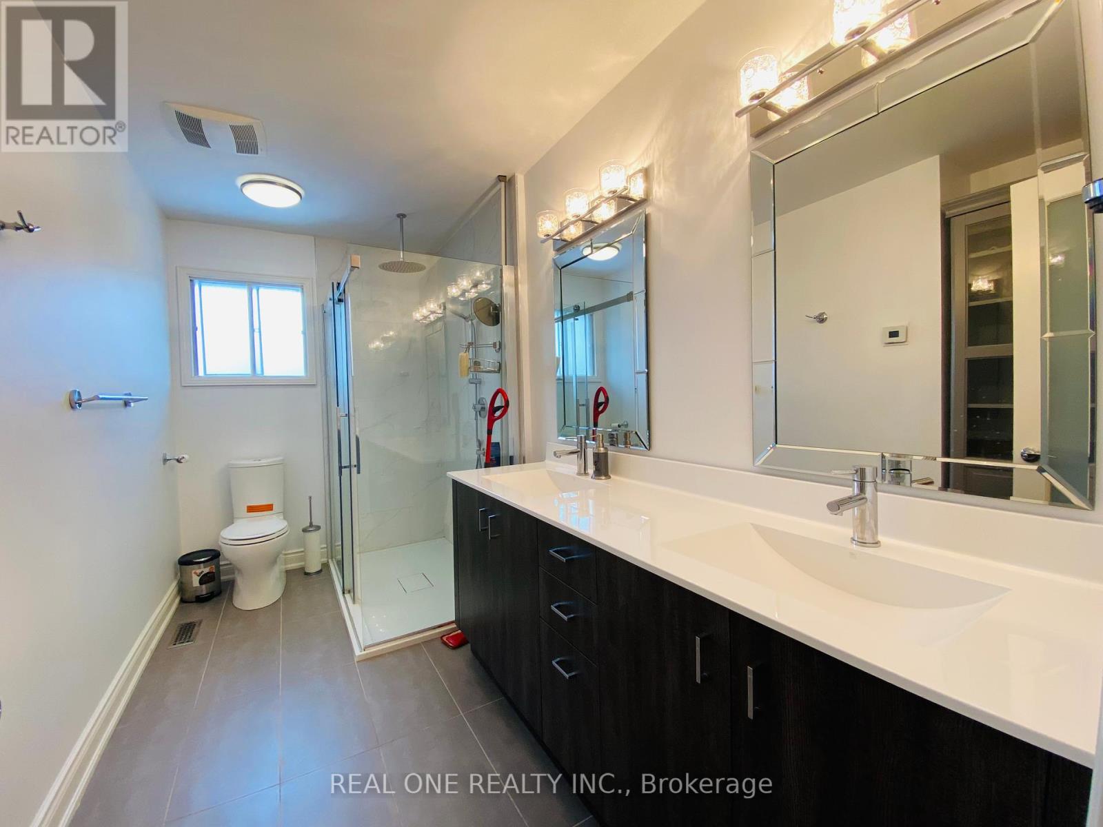244 Romain Crescent, Oakville, Ontario  L6H 5A3 - Photo 12 - W12448626