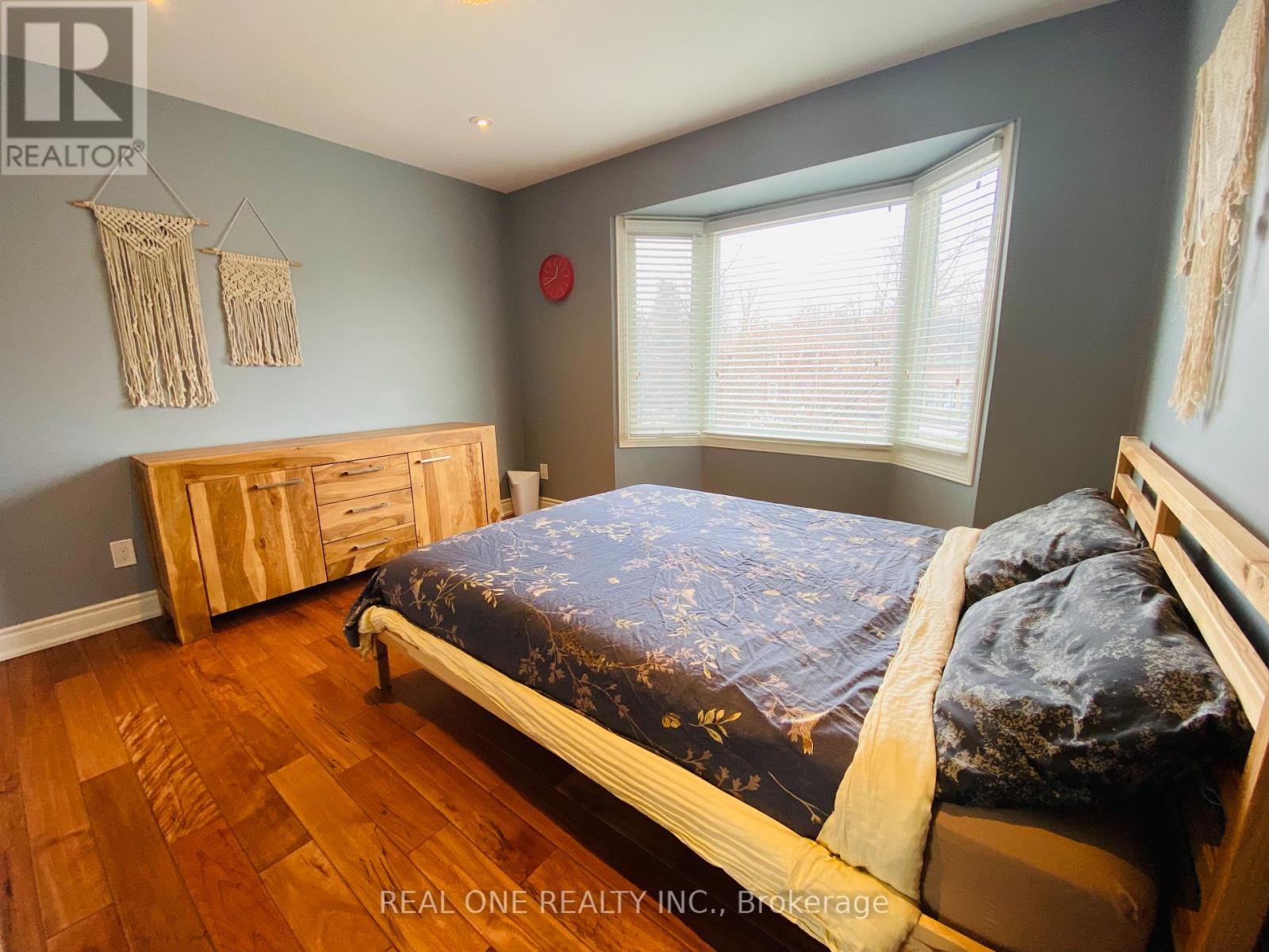 244 Romain Crescent, Oakville, Ontario  L6H 5A3 - Photo 14 - W12448626