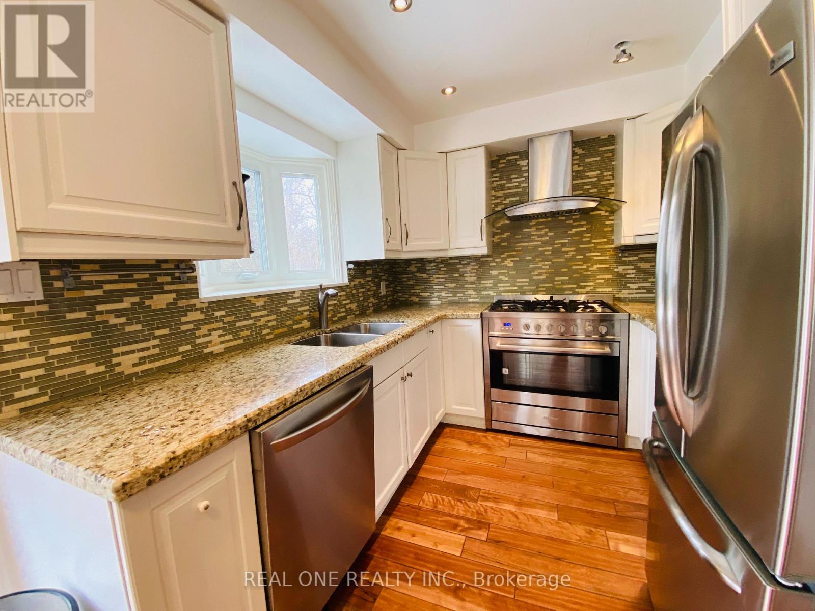 244 Romain Crescent, Oakville, Ontario  L6H 5A3 - Photo 5 - W12448626