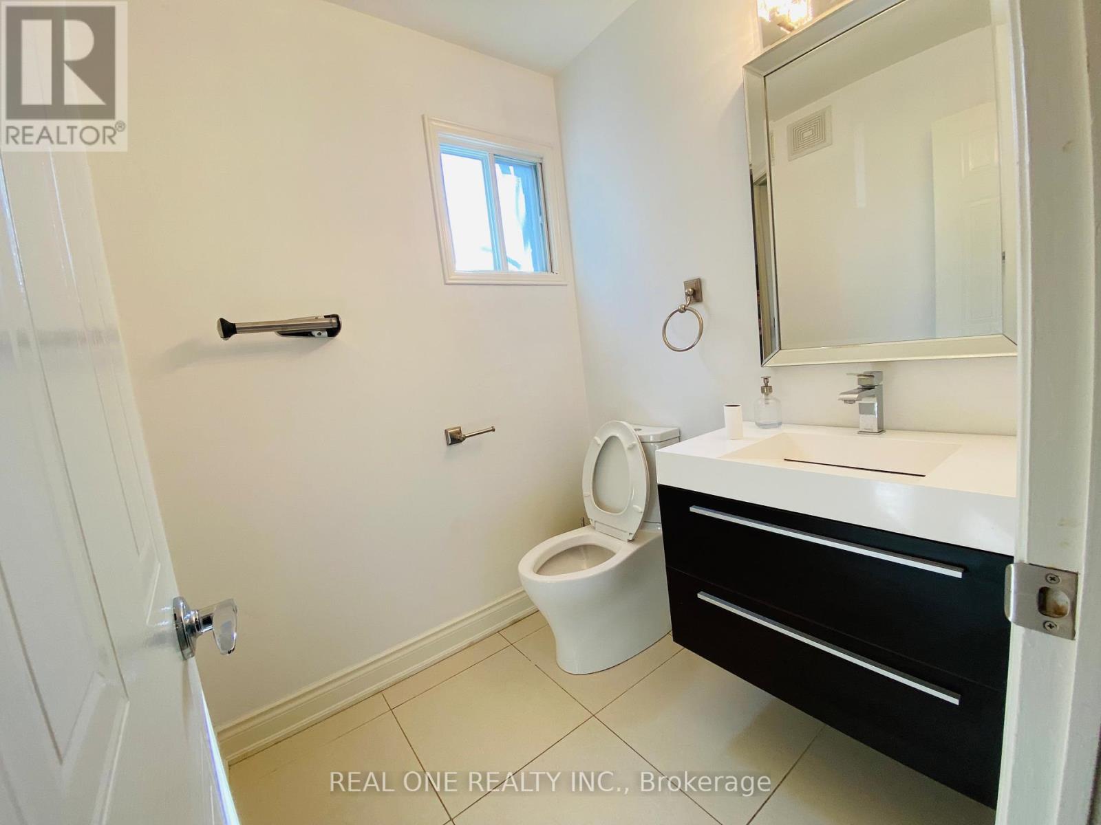 244 Romain Crescent, Oakville, Ontario  L6H 5A3 - Photo 7 - W12448626