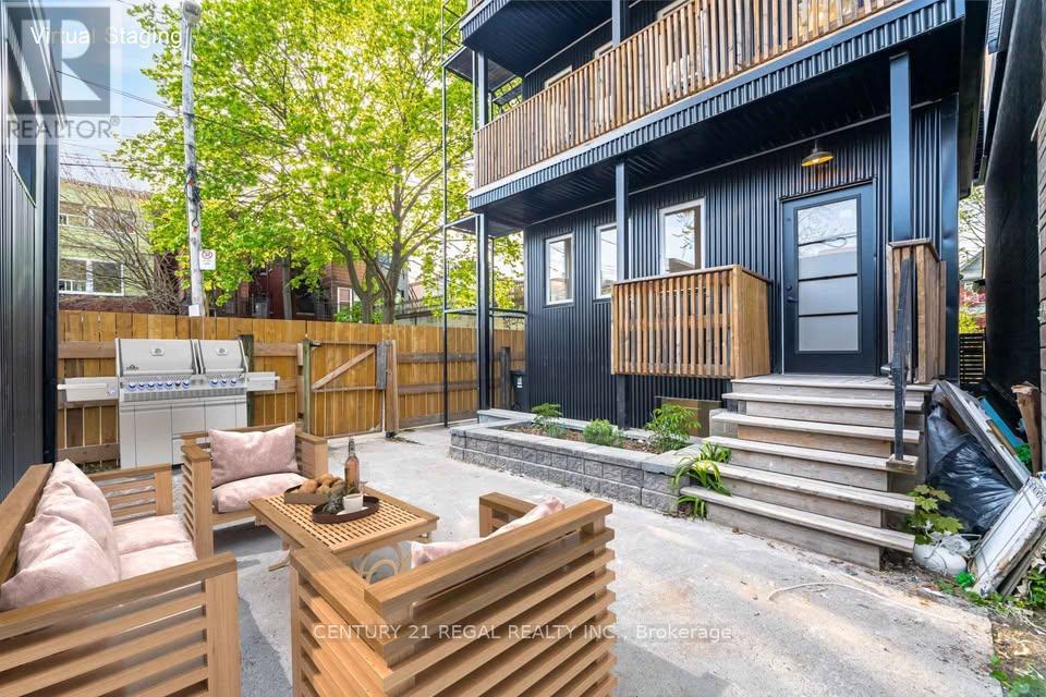 #5 - 187 Fern Avenue, Toronto, Ontario  M6R 1K2 - Photo 13 - W12448652