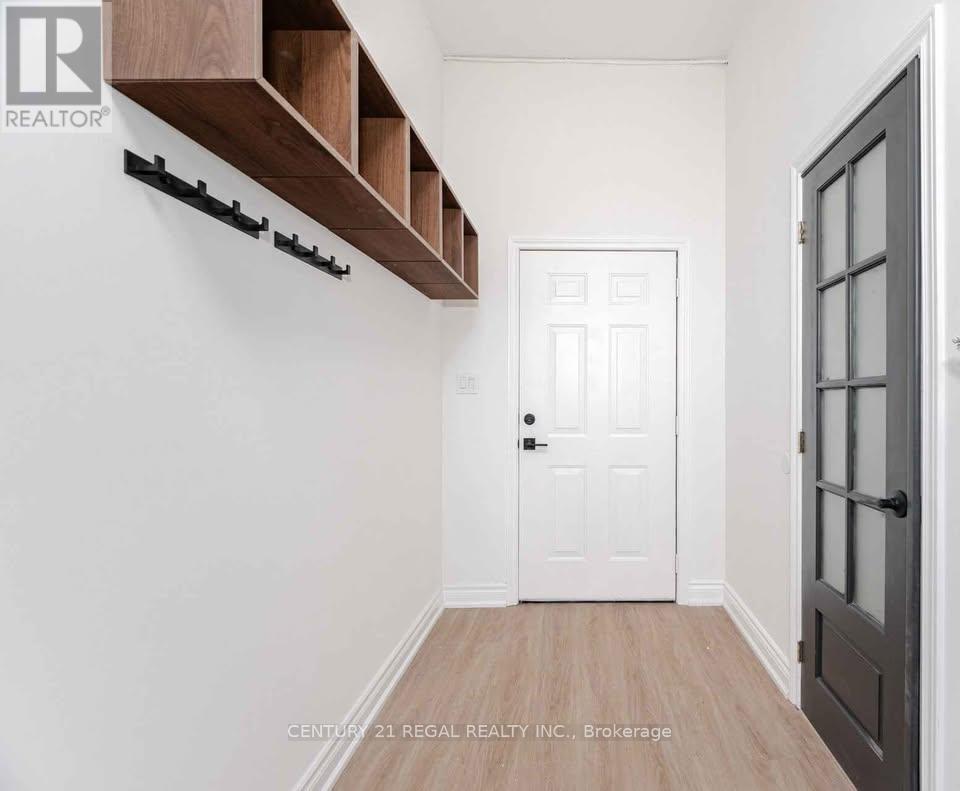 #5 - 187 Fern Avenue, Toronto, Ontario  M6R 1K2 - Photo 4 - W12448652