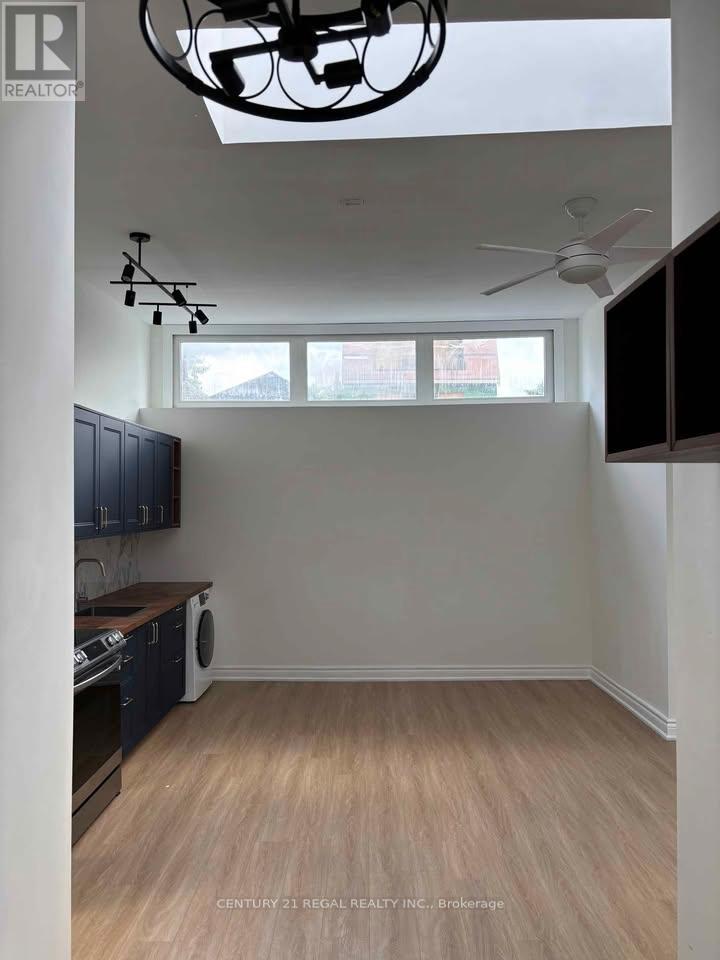 #5 - 187 Fern Avenue, Toronto, Ontario  M6R 1K2 - Photo 7 - W12448652