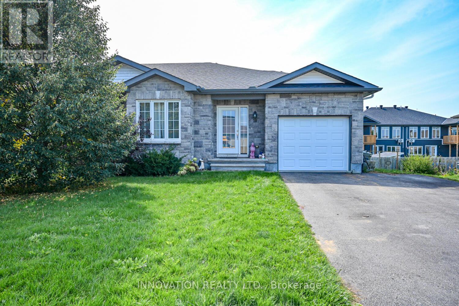 28 CODE CRESCENT, Smiths Falls, Ontario