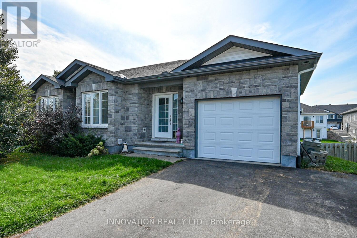 28 Code Crescent, Smiths Falls, Ontario  K7A 0A9 - Photo 2 - X12448688
