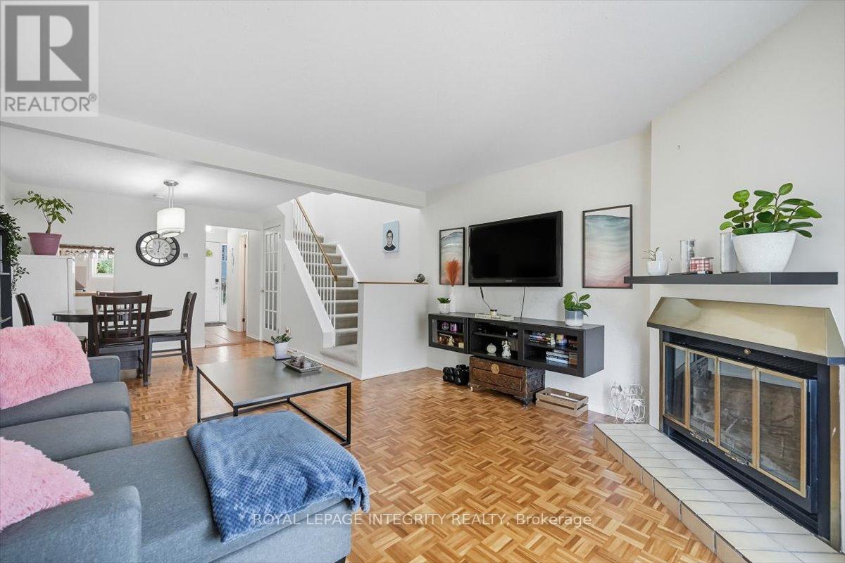 6420 Bilberry Drive, Ottawa, Ontario  K1C 4P3 - Photo 12 - X12448709