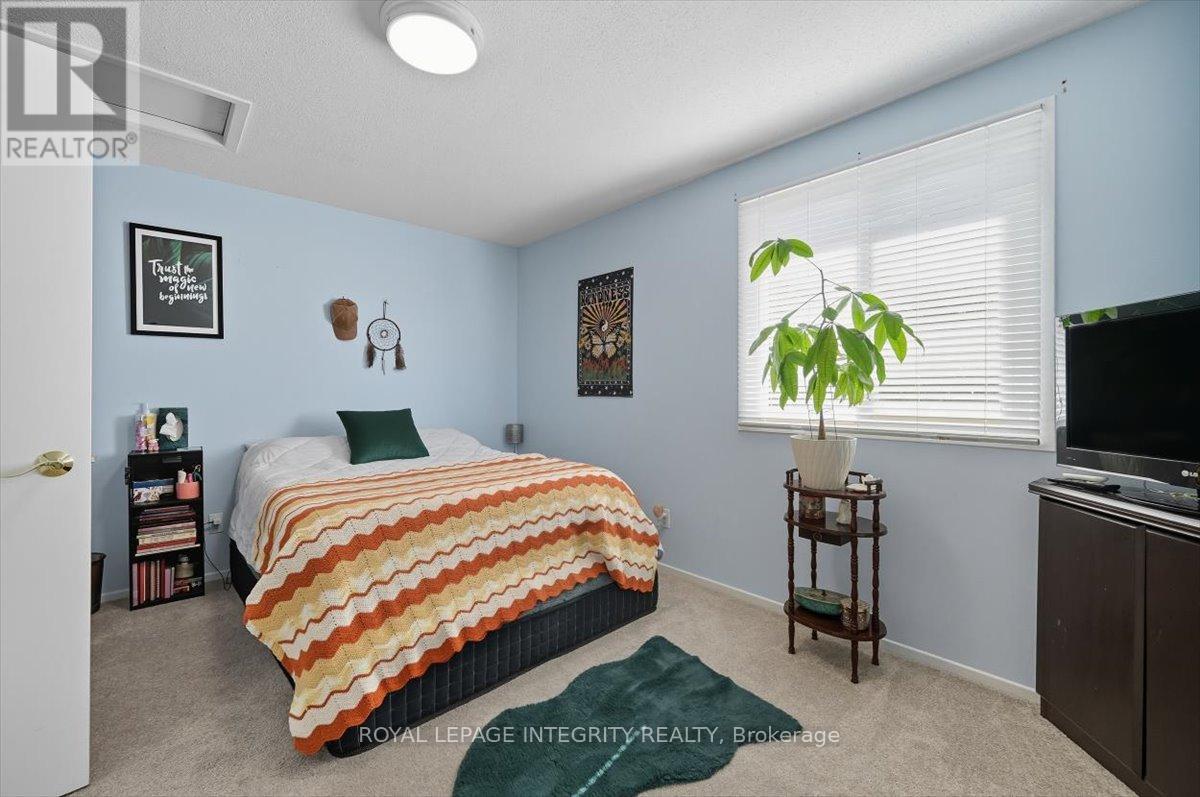 6420 Bilberry Drive, Ottawa, Ontario  K1C 4P3 - Photo 18 - X12448709