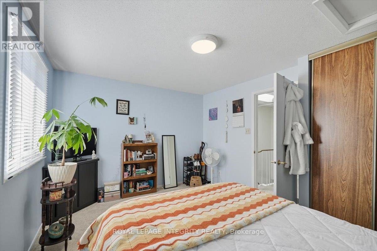 6420 Bilberry Drive, Ottawa, Ontario  K1C 4P3 - Photo 19 - X12448709