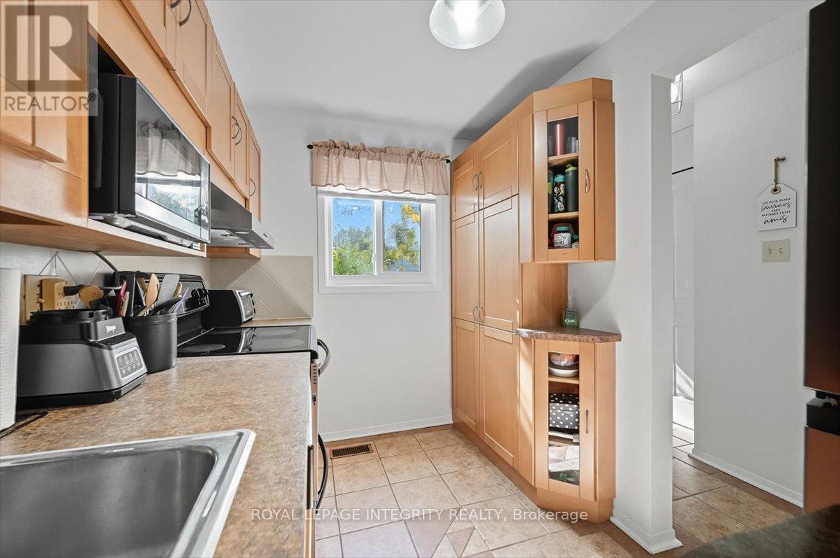 6420 Bilberry Drive, Ottawa, Ontario  K1C 4P3 - Photo 4 - X12448709