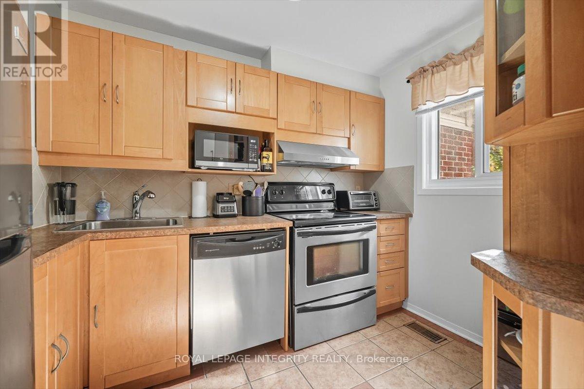6420 Bilberry Drive, Ottawa, Ontario  K1C 4P3 - Photo 5 - X12448709