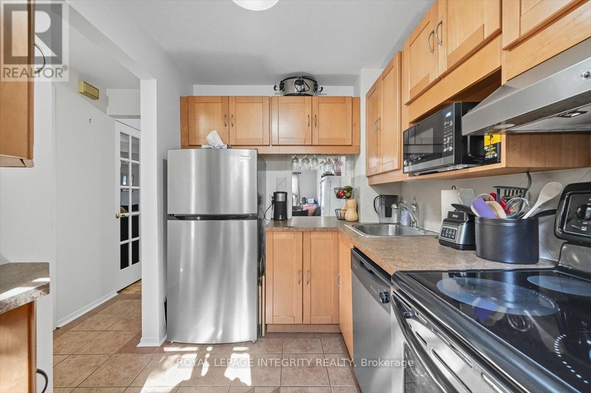 6420 Bilberry Drive, Ottawa, Ontario  K1C 4P3 - Photo 6 - X12448709