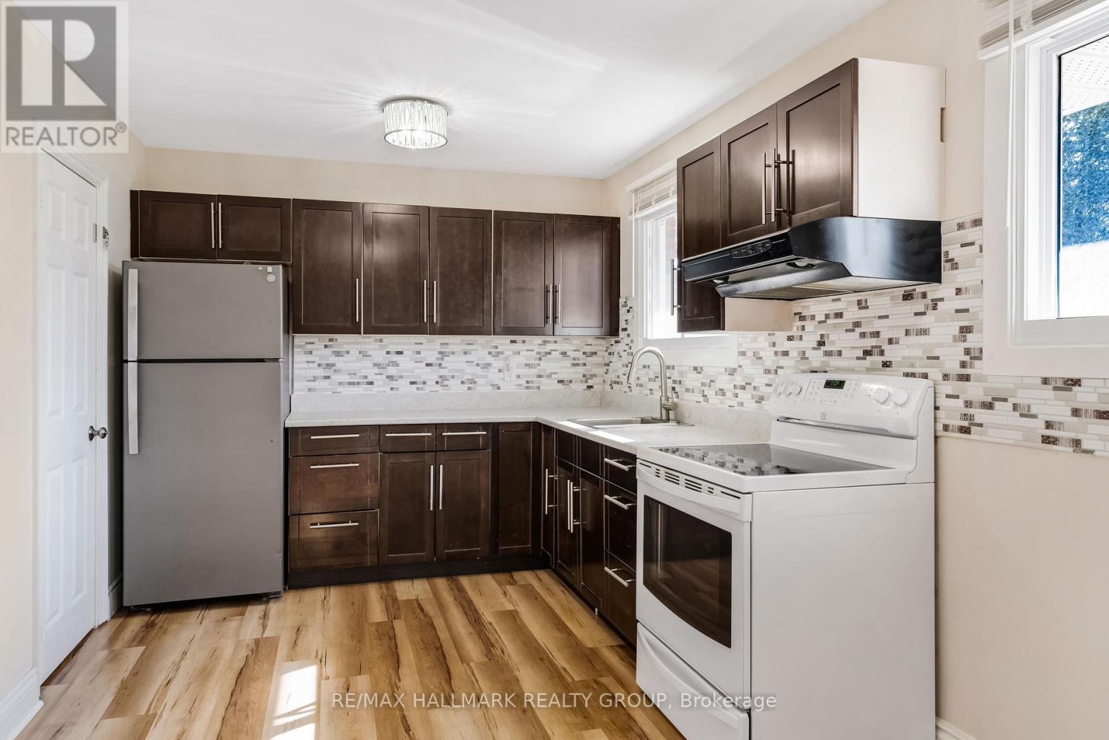 591 Eastvale Drive, Ottawa, Ontario  K1J 6Z4 - Photo 11 - X12448713