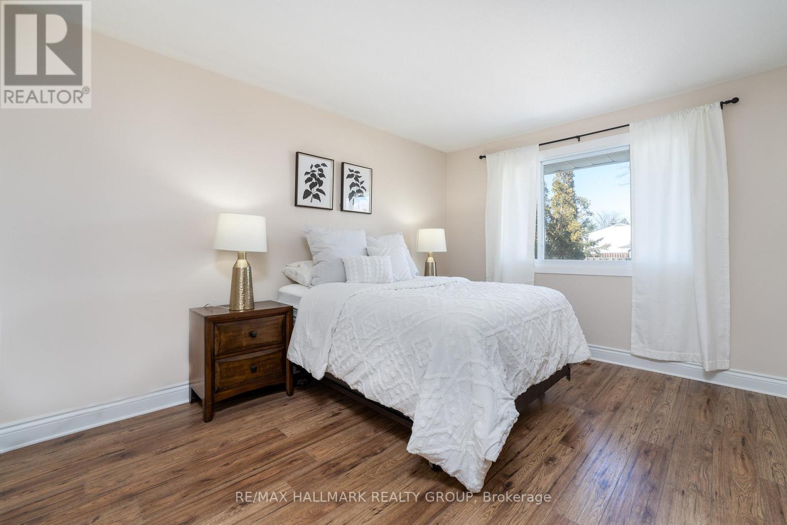 591 Eastvale Drive, Ottawa, Ontario  K1J 6Z4 - Photo 13 - X12448713