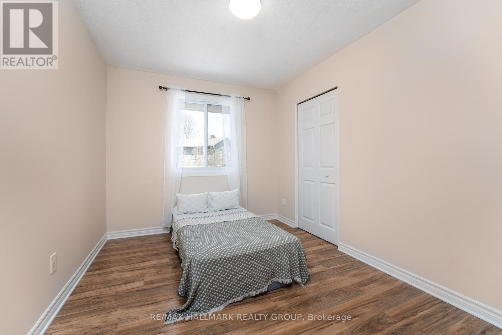 591 Eastvale Drive, Ottawa, Ontario  K1J 6Z4 - Photo 15 - X12448713