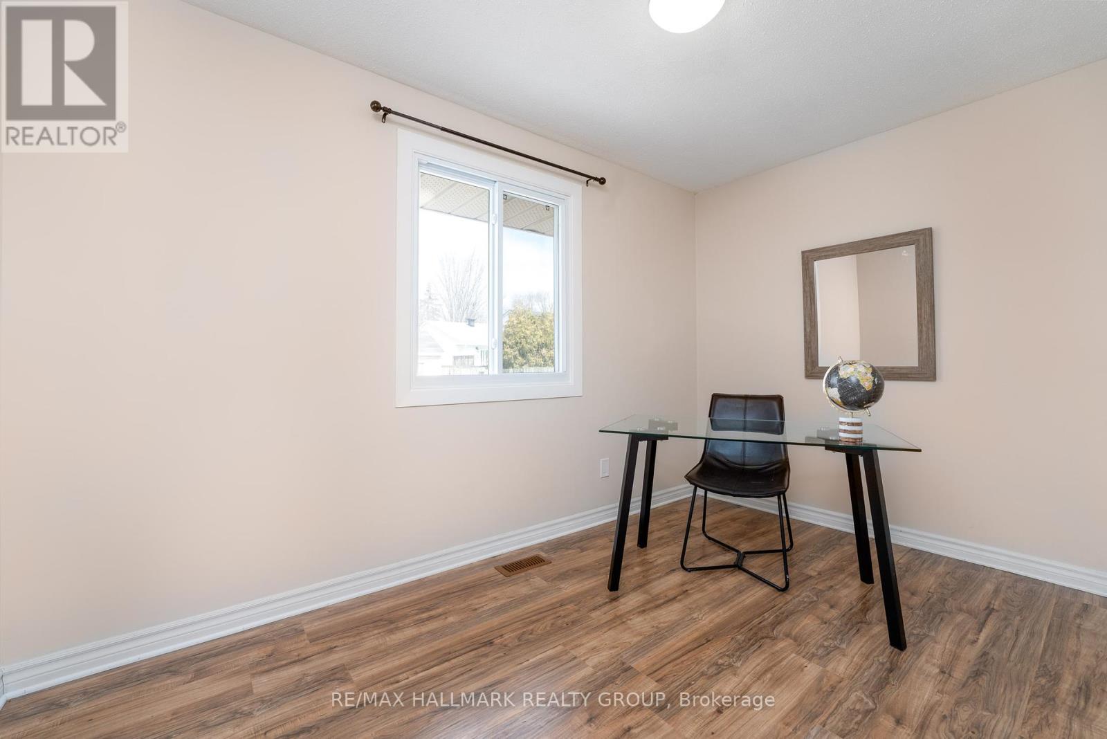 591 Eastvale Drive, Ottawa, Ontario  K1J 6Z4 - Photo 16 - X12448713