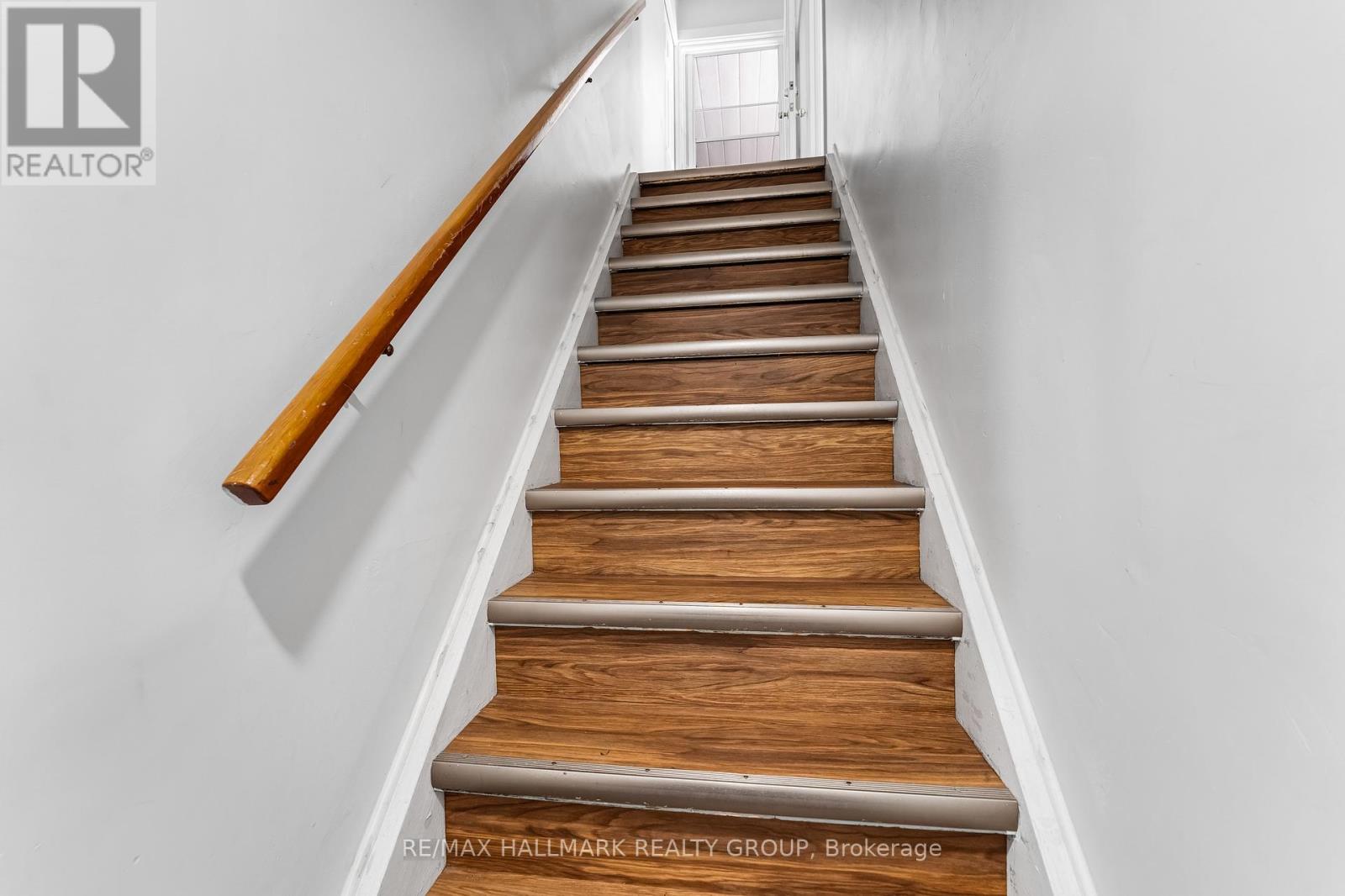 591 Eastvale Drive, Ottawa, Ontario  K1J 6Z4 - Photo 22 - X12448713