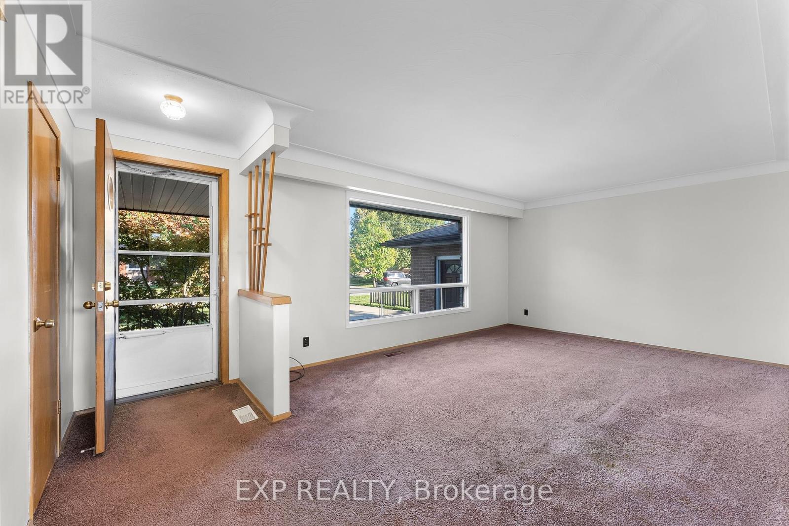 10 Harcove Street, St. Catharines, Ontario  L2N 1W8 - Photo 6 - X12448681