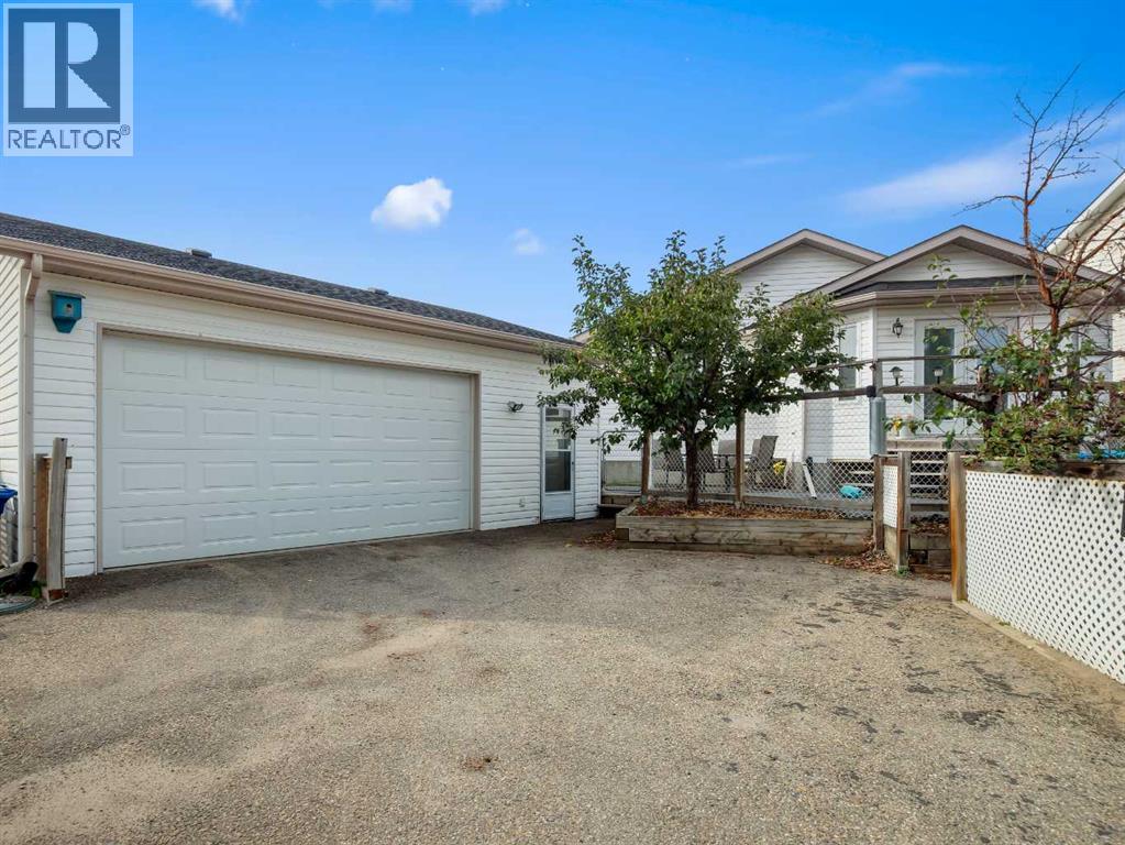 67 Plumtree Crescent, Blackfalds, Alberta  T4M 0E1 - Photo 44 - A2262728