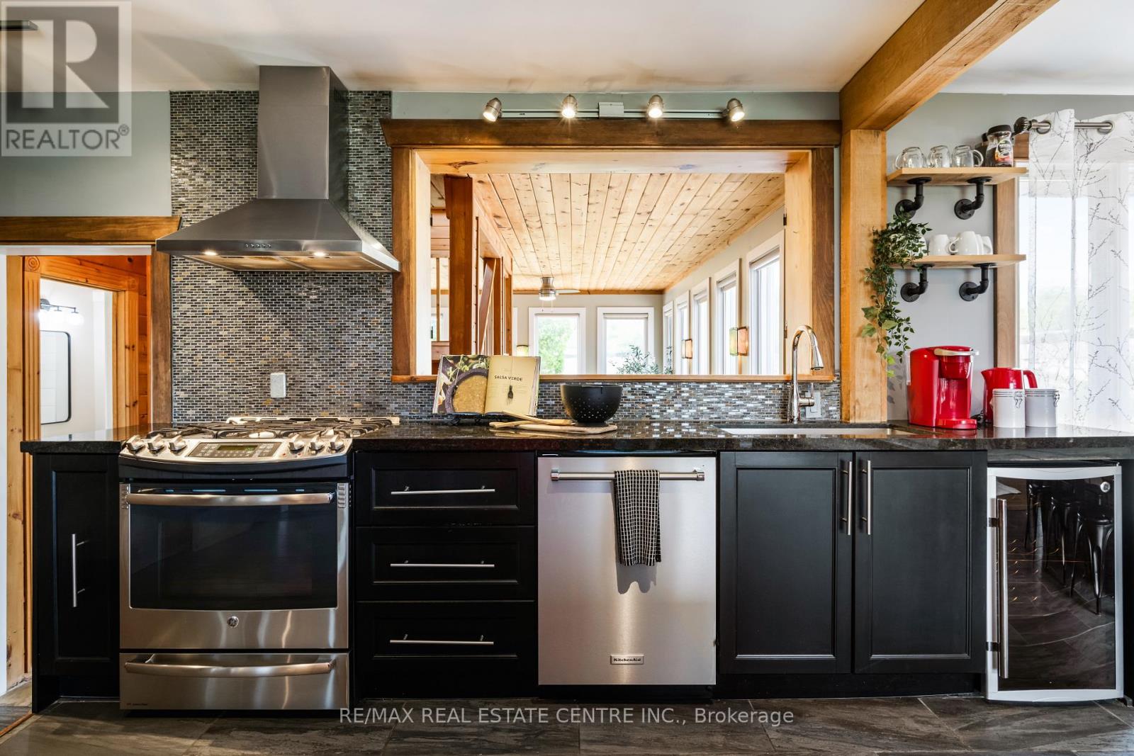 188 Lakeshore Road E, Blue Mountains, Ontario  L9Y 0M9 - Photo 13 - X12448654