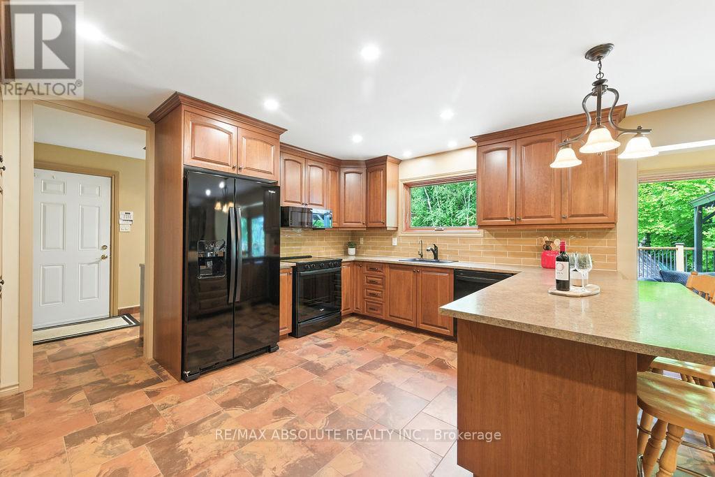 206 Deerwood Drive, Ottawa, Ontario  K0A 2H0 - Photo 8 - X12409662