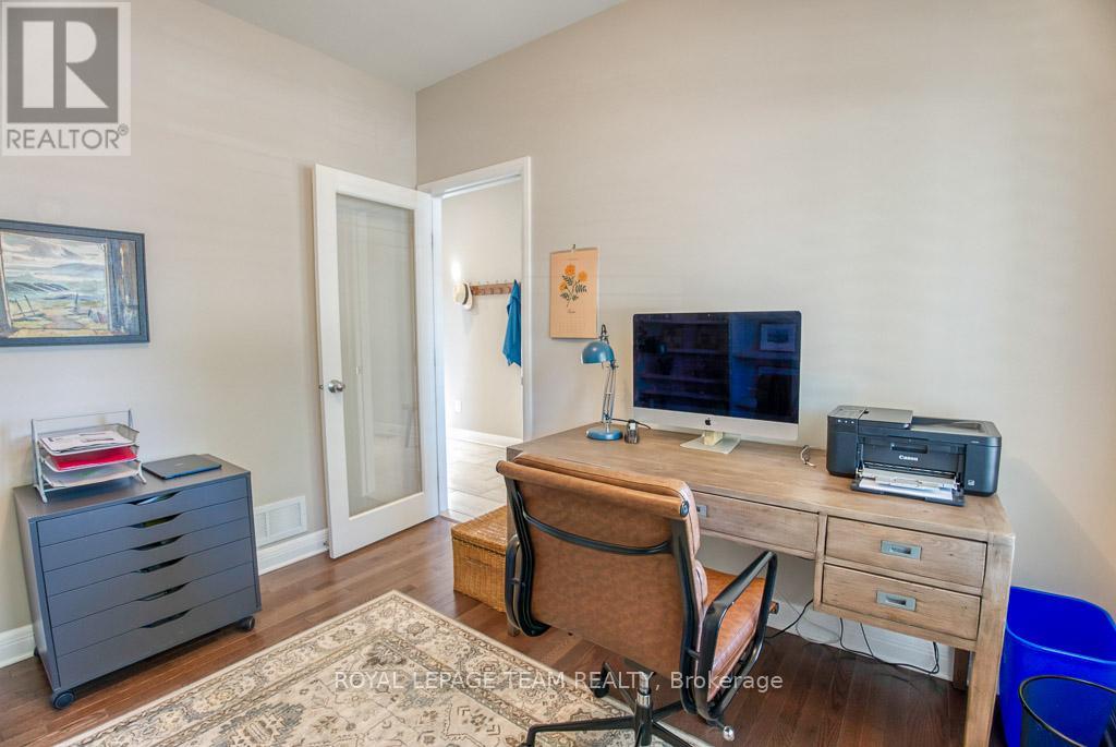 107 Kitsilano Court, Ottawa, Ontario  K2H 0B5 - Photo 4 - X12447055