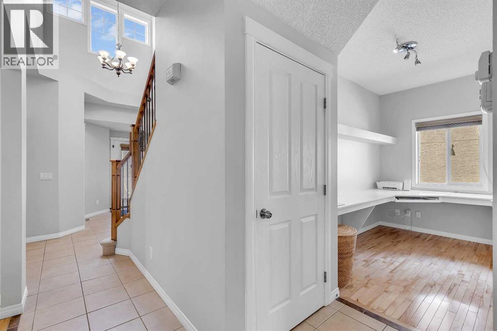 40 Crestmont Way Sw, Calgary, Alberta  T3B 0L6 - Photo 12 - A2224331