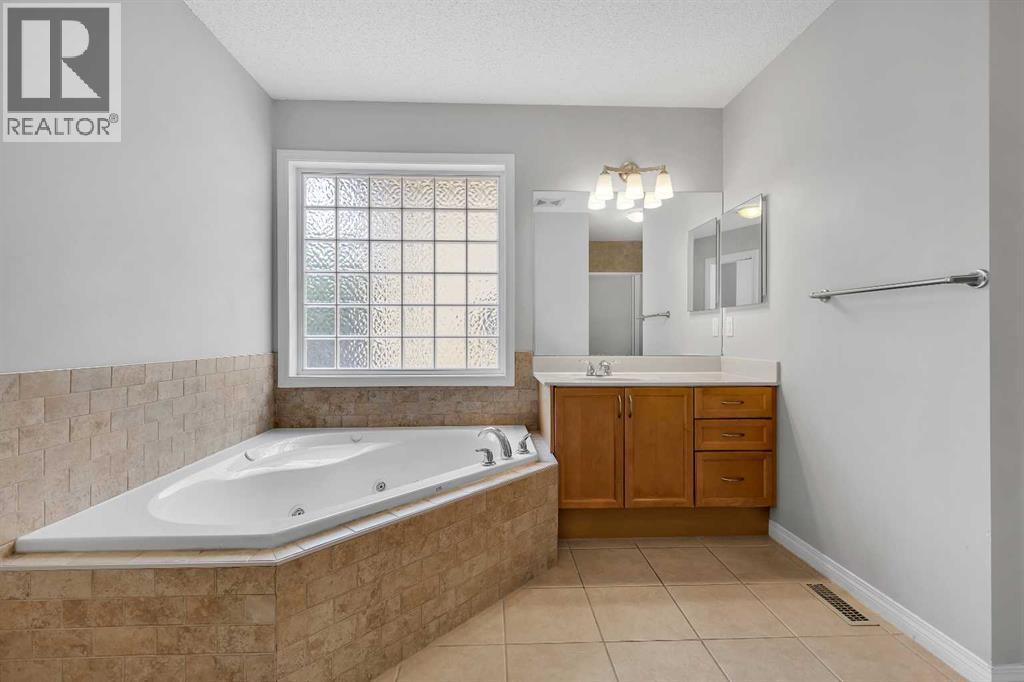 40 Crestmont Way Sw, Calgary, Alberta  T3B 0L6 - Photo 32 - A2224331
