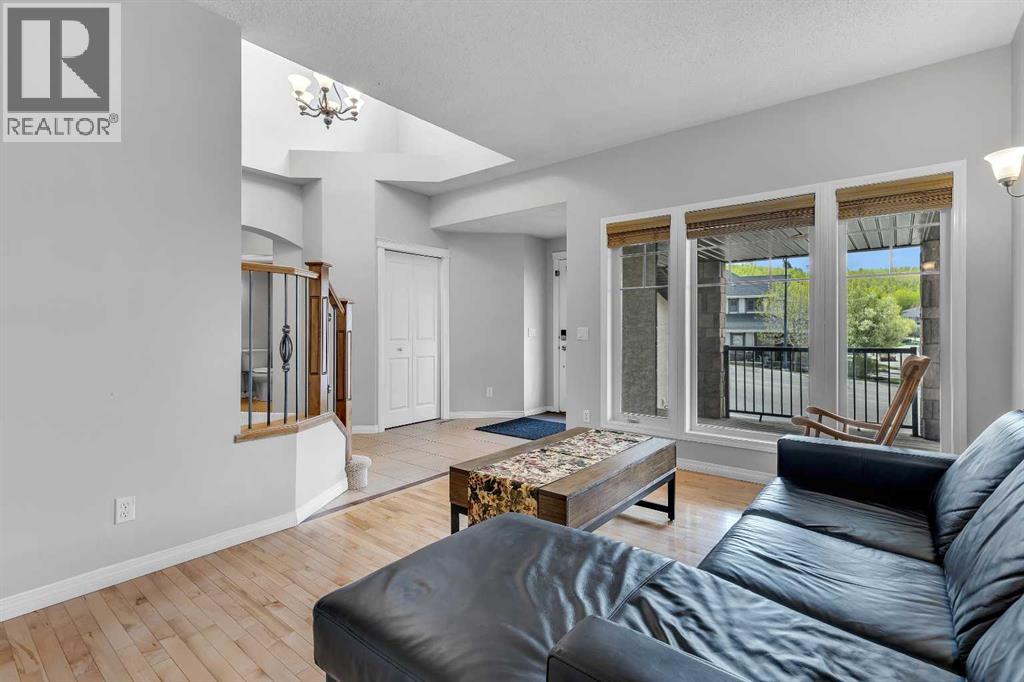 40 Crestmont Way Sw, Calgary, Alberta  T3B 0L6 - Photo 6 - A2224331