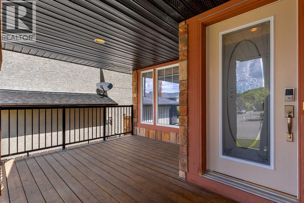 40 Crestmont Way Sw, Calgary, Alberta  T3B 0L6 - Photo 3 - A2224331