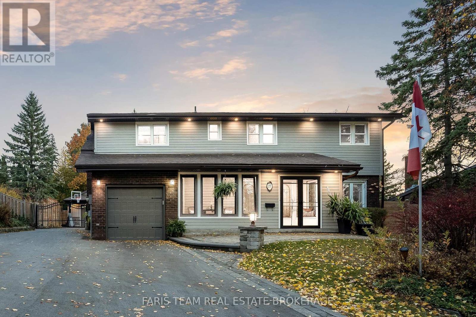 27 Garrett Crescent, Barrie, Ontario  L4M 5K7 - Photo 2 - S12448582