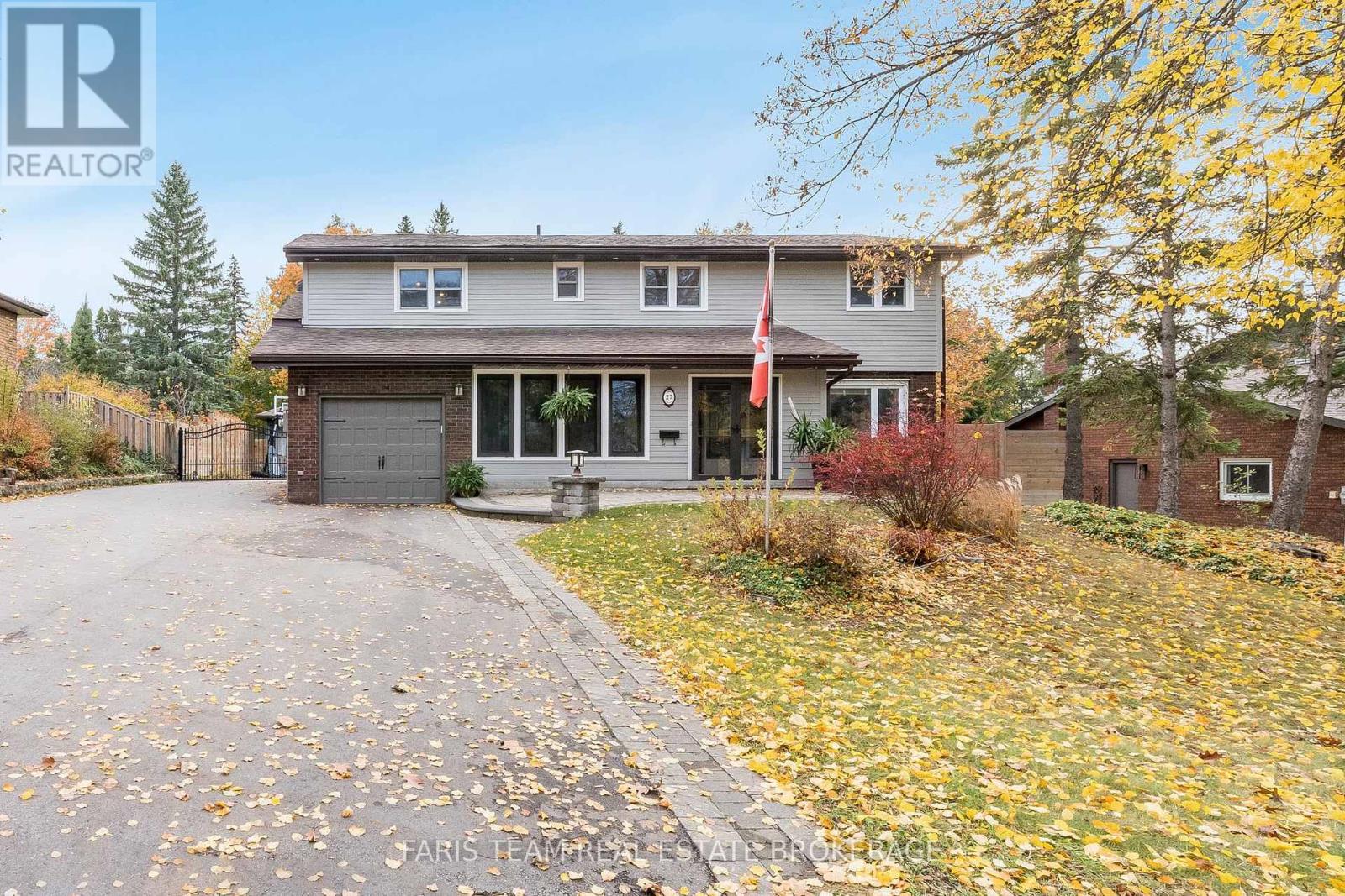 27 Garrett Crescent, Barrie, Ontario  L4M 5K7 - Photo 5 - S12448582