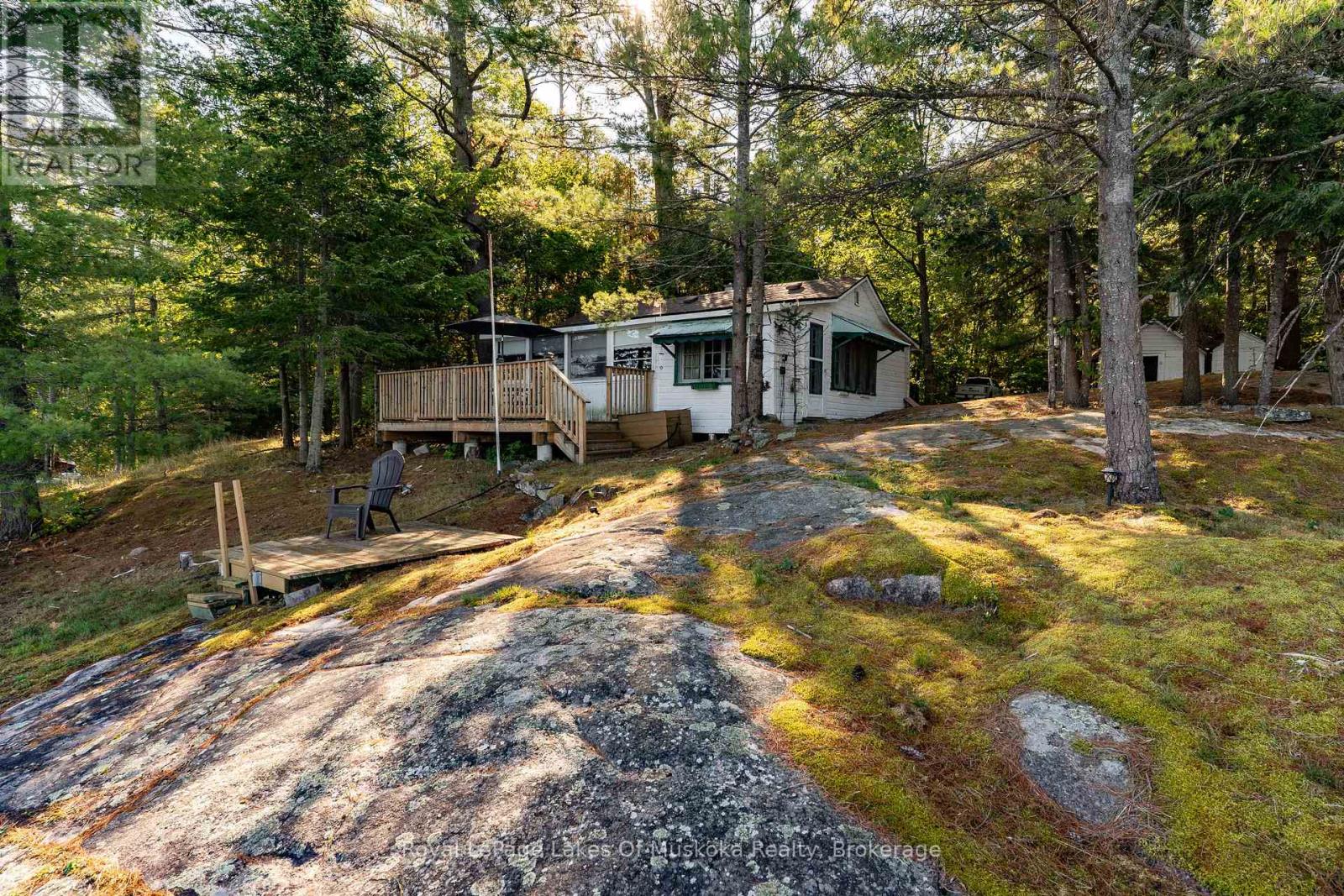 1010 Tara Lane, Gravenhurst, Ontario  P0E 1N0 - Photo 2 - X12448677