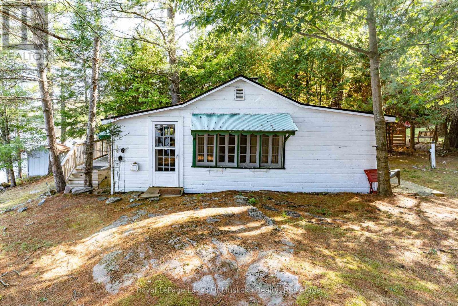 1010 Tara Lane, Gravenhurst, Ontario  P0E 1N0 - Photo 5 - X12448677