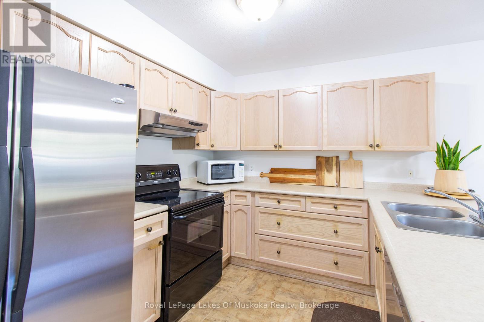110 - 24 Ontario Street, Bracebridge (Macaulay), Ontario  P1L 2H5 - Photo 7 - X12448690