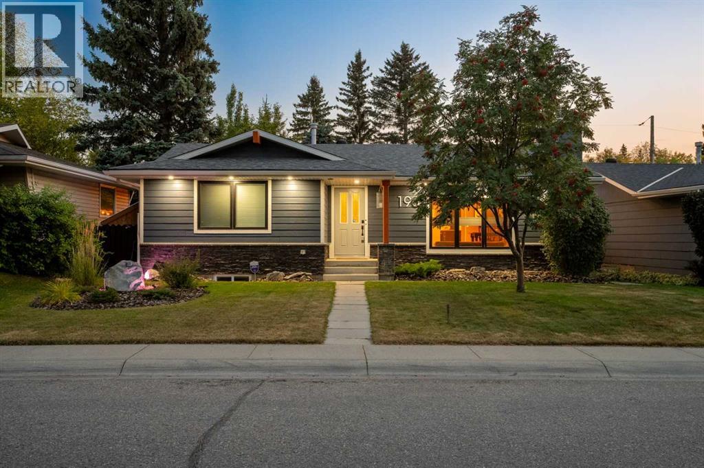 196 Lake Adams Crescent Se, Calgary, Alberta  T2J 3N3 - Photo 1 - A2260005
