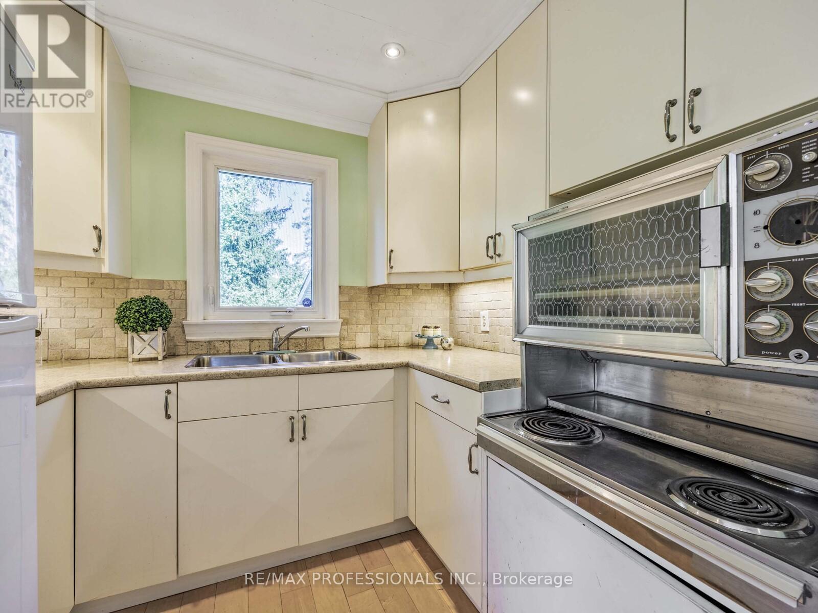 55 Craigmore Crescent, Toronto, Ontario  M2N 2Y6 - Photo 12 - C12448711