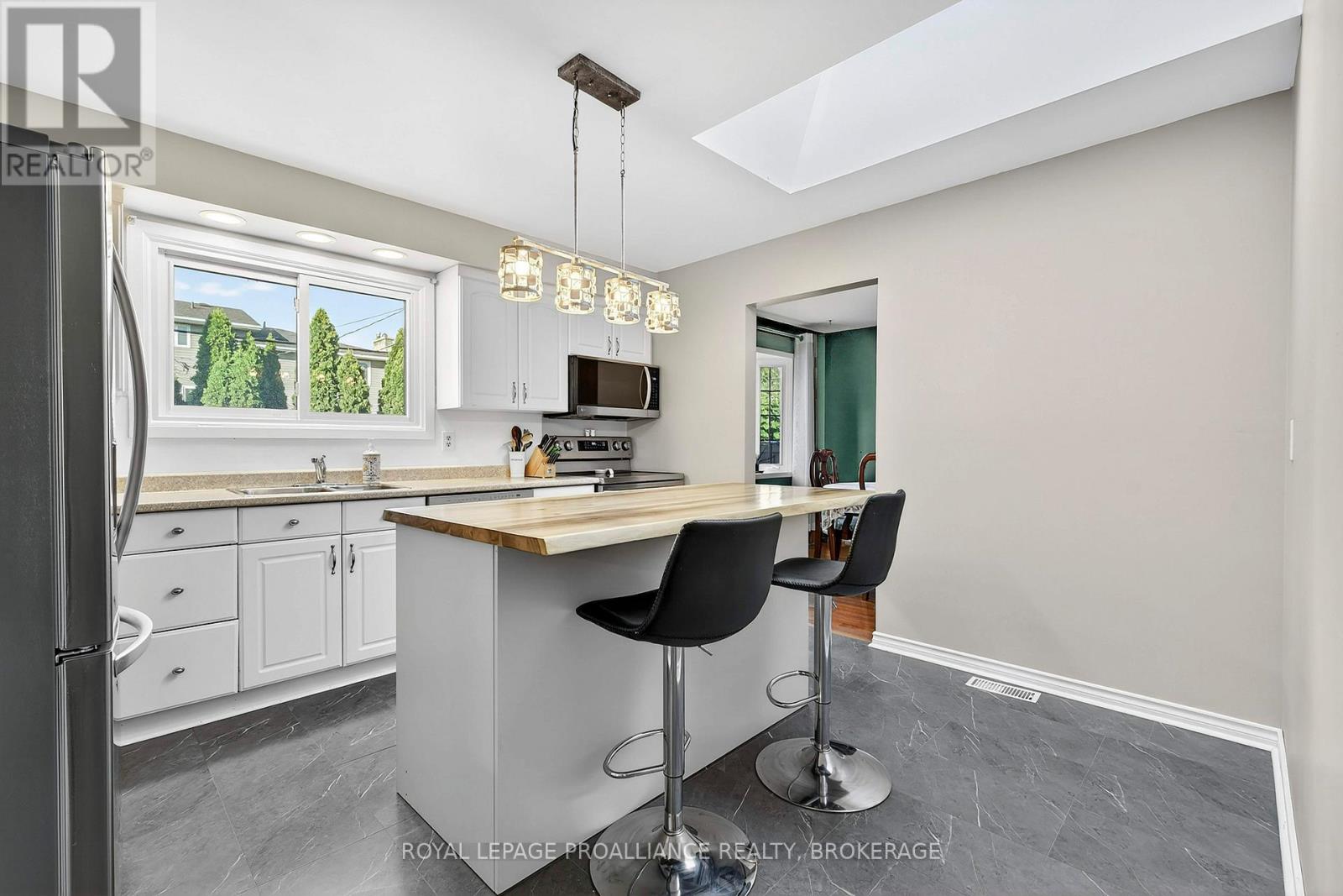 866 Pembridge Crescent, Kingston (South Of Taylor-Kidd Blvd), Ontario  K7M 6A4 - Photo 11 - X12380669